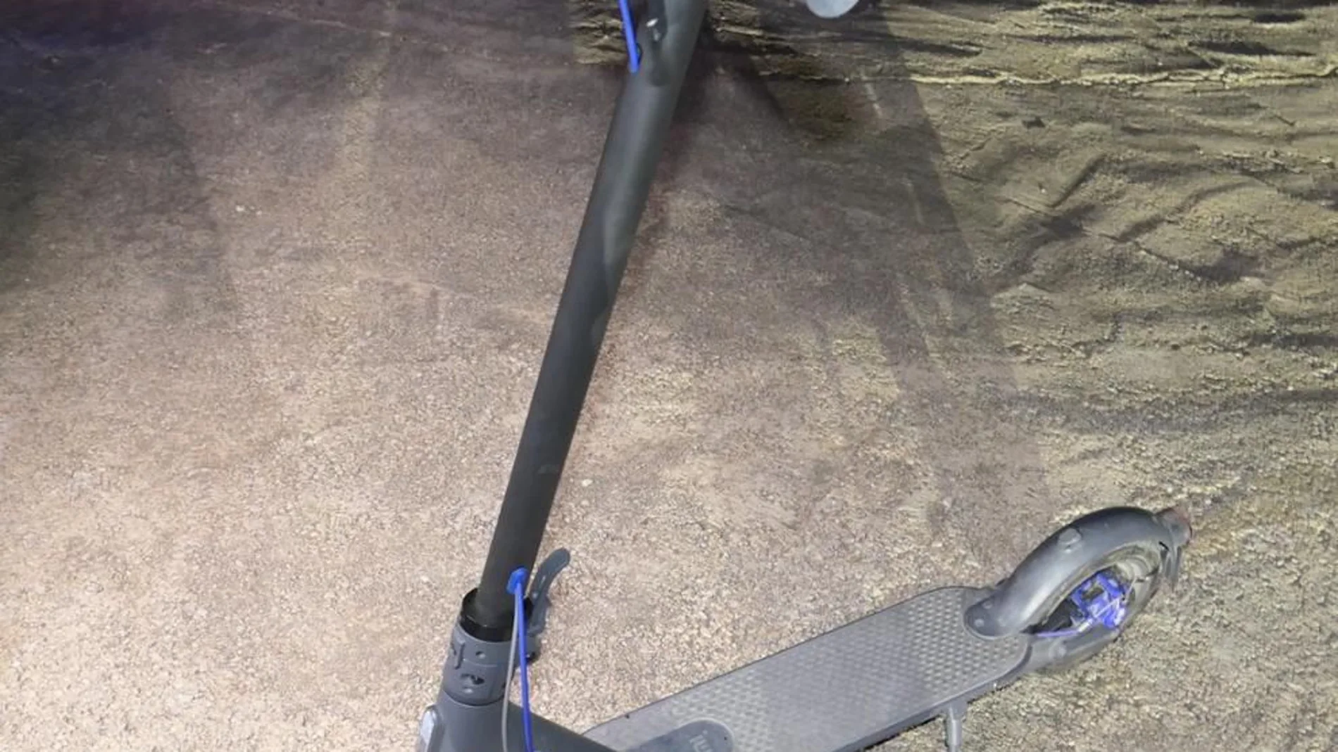 Imagen de archivo de un patinete eléctrico