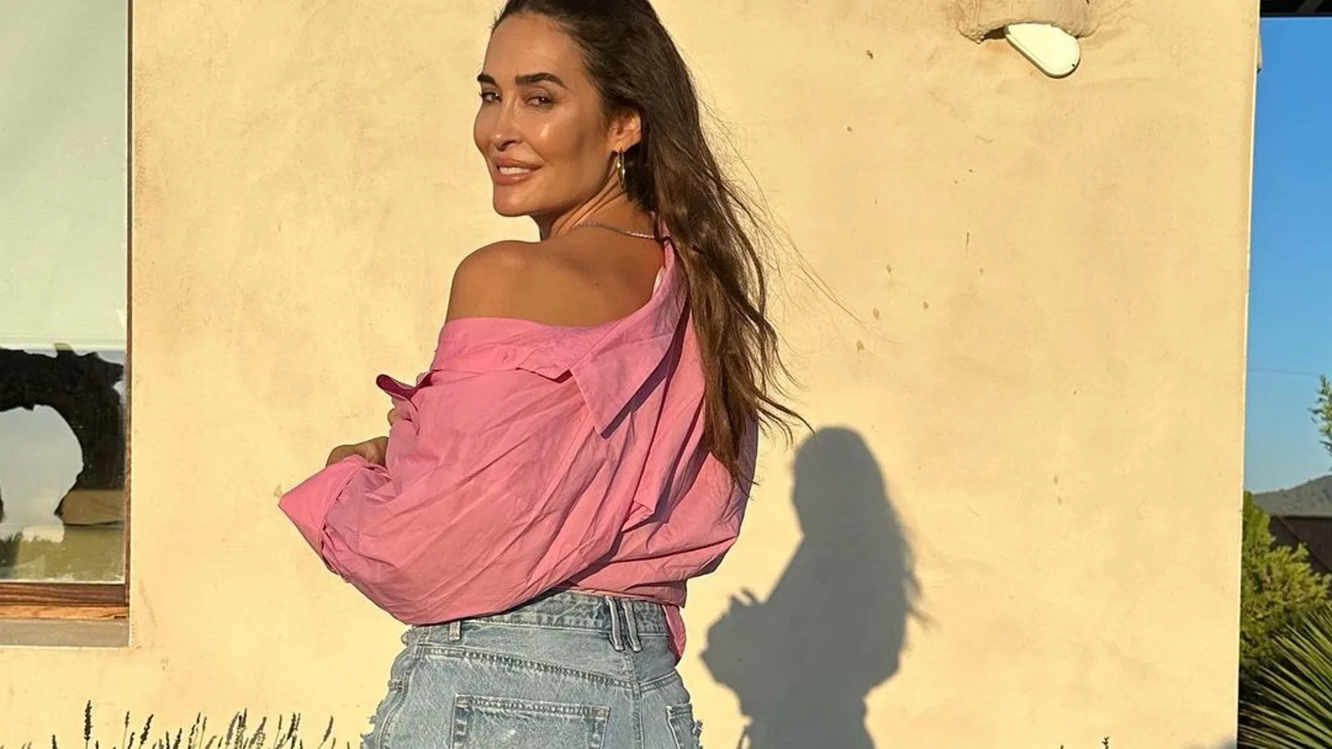 Vicky Martín Berrocal enseña su celulitis.
