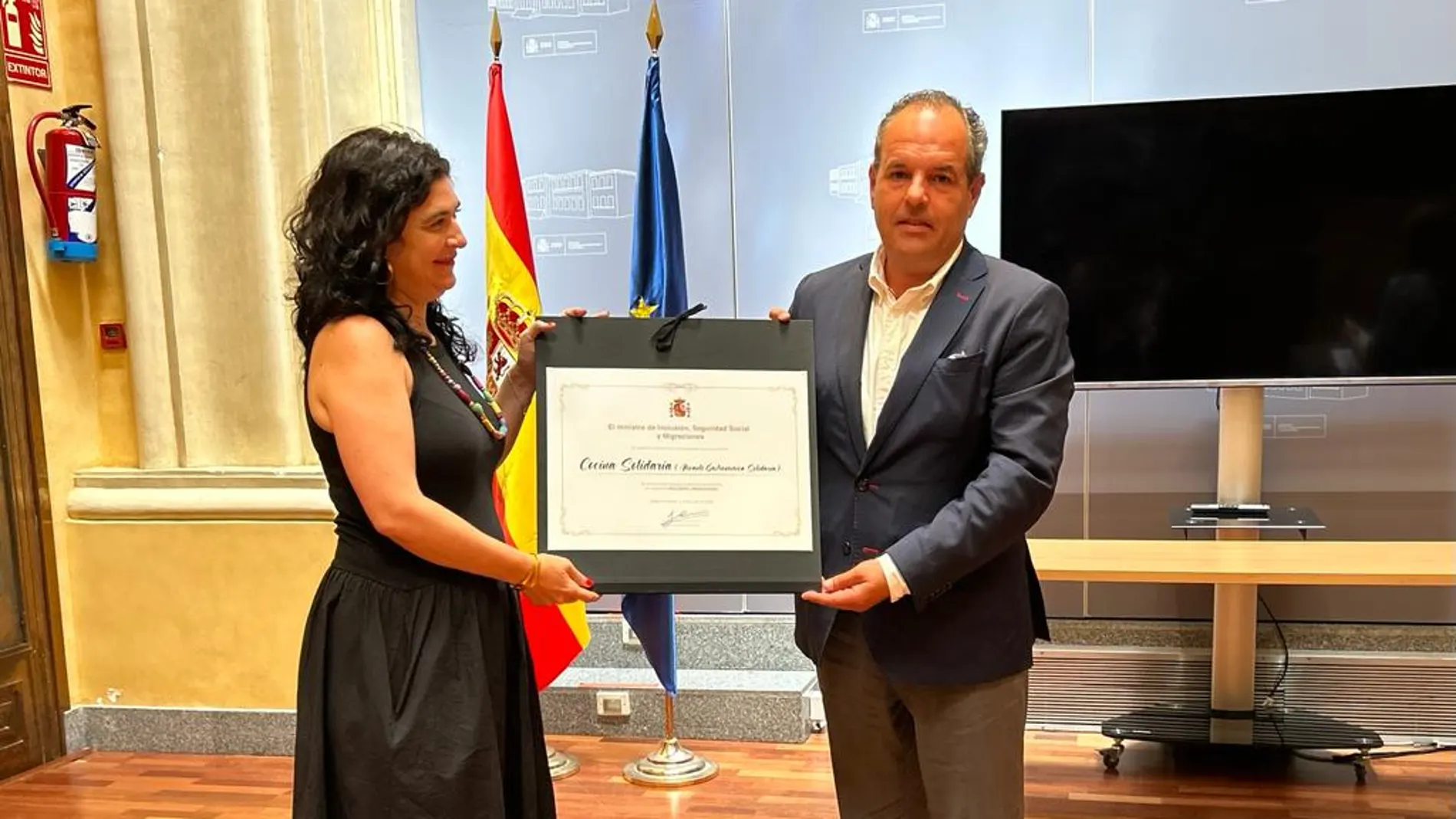 El presidente de la Cámara de Comercio, Carlos Baño, recoge la distinción del Gobierno hoy en Madrid.