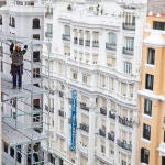 Un operario de obras, en pleno centro de Madrid