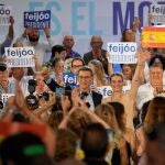 El líder del PP, Alberto Núñez Feijóo, ayer en Palma de Mallorca con la presidenta de las Islas Baleares, Marga Prohens