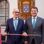 Javier Iglesias junto a Alfonso Fernández Mañueco