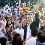 El líder del Partido Popular y candidato a la Presidencia del Gobierno, Alberto Núñez Feijóo, durante el acto de cierre de campaña del PP, a 21 de julio de 2023, en A Coruña, Galicia (España). Este es el último acto de la campaña electoral del PP de cara a las elecciones generales del próximo domingo 23 de julio. Los líderes del PSOE, de Vox y de Sumar, han coincidido en la elección de Madrid para el último acto de campaña, sin embargo Feijóo ha estado presente en Málaga por la mañana y en A Coruña,.