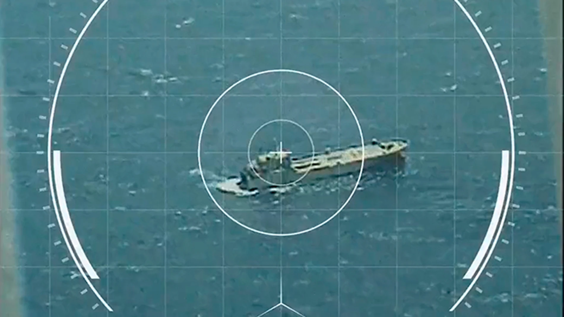 El vídeo con el hundimiento del Martín Posadillo tras ser alcanzado por misiles Harpoon de la Armada española.
