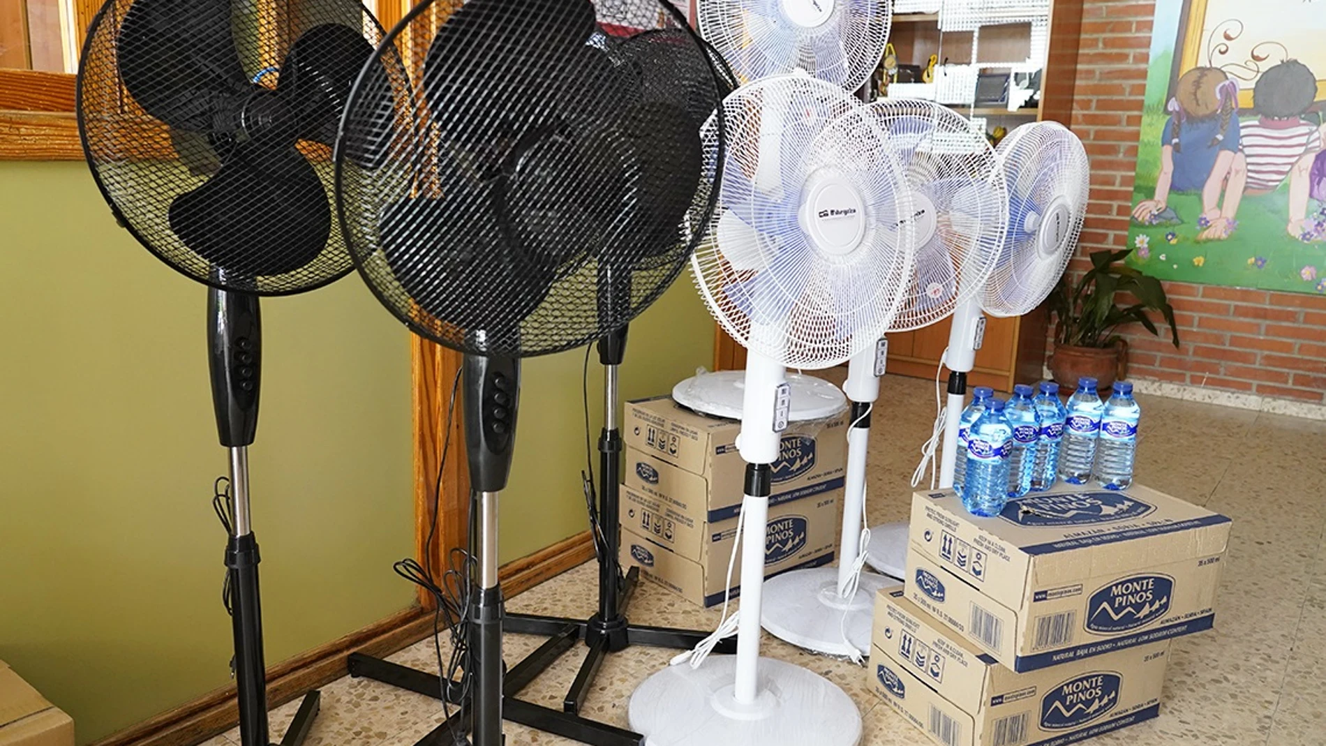 El Ayuntamiento de Torrejón repartirá 250 ventiladores en 16 colegios electorales este domingo para mitigar el calor