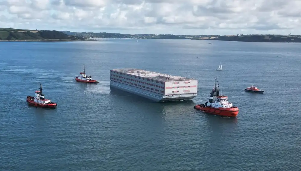El "Bibby Stockholm", la cárcel flotante para inmigrantes creada por el Gobierno británico
