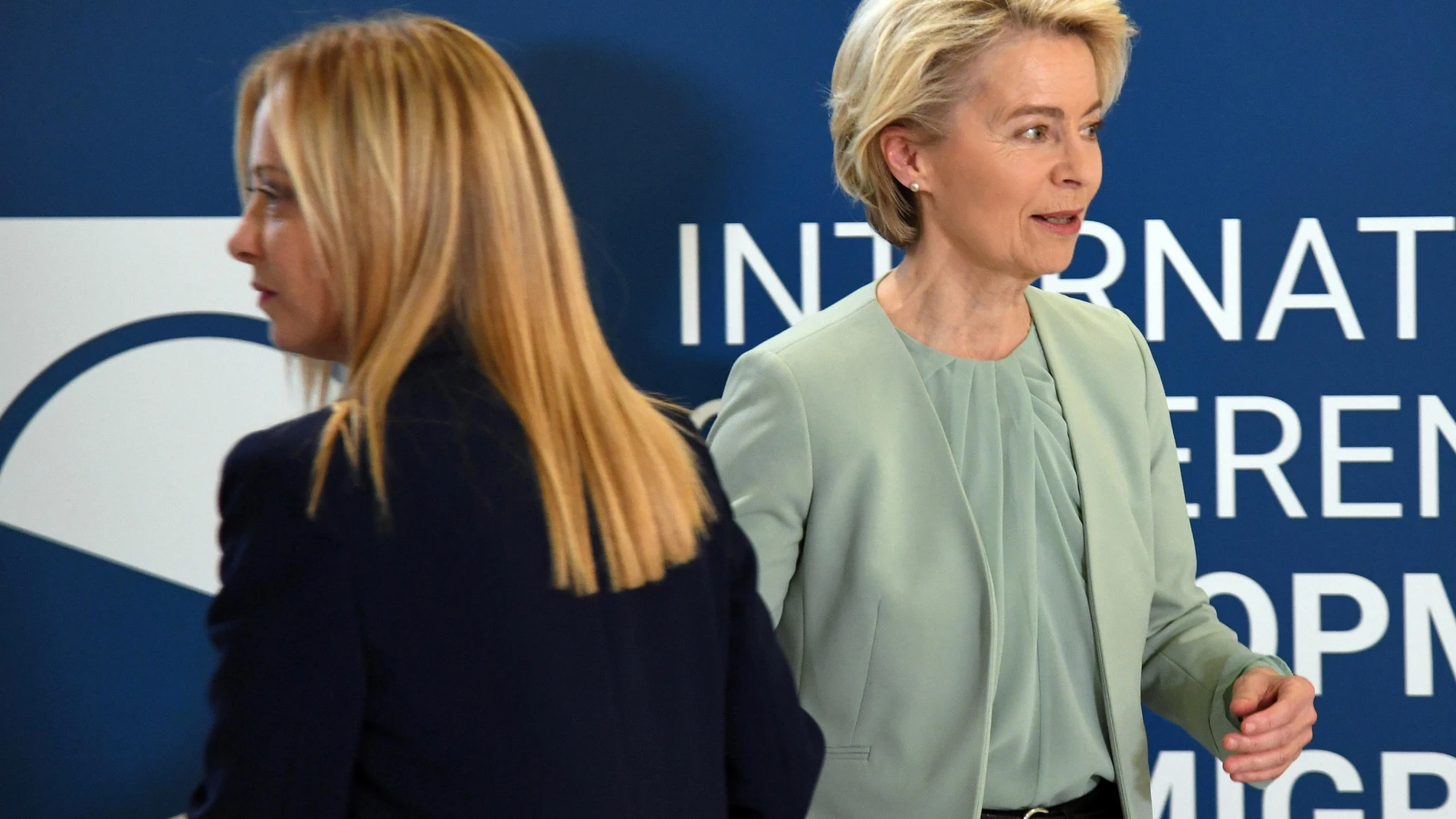 Rome (Italy), 23/07/2023.- Italian Prime Minister Giorgia Meloni (L) welcomes European Commission President Ursula von der Leyen at the International Conference on Development and Migration, at the Farnesina in Rome, Italy, 23 July 2023. The international conference, an initiative of the Italian Government, gathers leaders from the enlarged Mediterranean region as well as EU member states and partners from the Sahel and the Horn of Africa, together with the heads of European institutions and ...