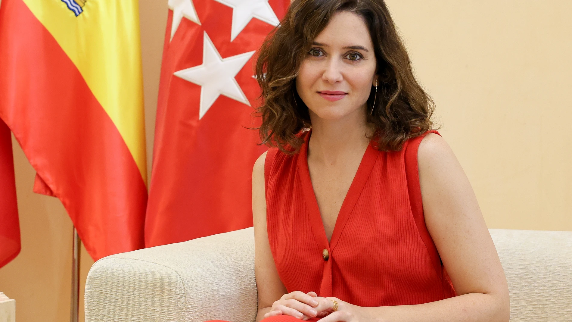 La presidenta de la Comunidad de Madrid, Isabel Díaz Ayuso, posa tras recibir a la embajadora del Reino de Marruecos en España, en la Real Casa de Correos, a 24 de julio de 2023, en Madrid (España).24 JULIO 2023;MADRID;AYUSO;EMBAJADORA DE MARRUECOSMarta Fernández Jara / Europa Press24/07/2023