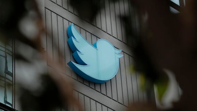 Workers remove letters from the iconic vertical Twitter sign after Elon Mus rebrands as X