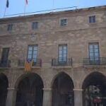 El PSOE vuelve a sucumbir ante el independentismo y permite la "estelada" en el Ayuntamiento de Manresa para contentar a su socio ERC