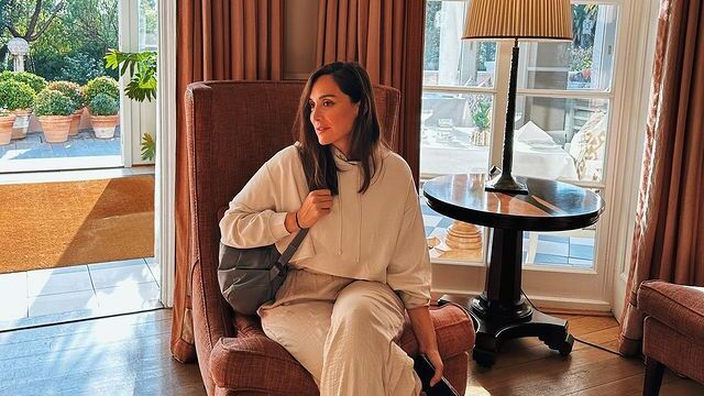 Tamara Falcó con look comfy en su luna de miel.