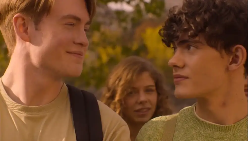 Nick y Charlie pasean su amor por París en la 2ª temporada de 'Heartstopper'