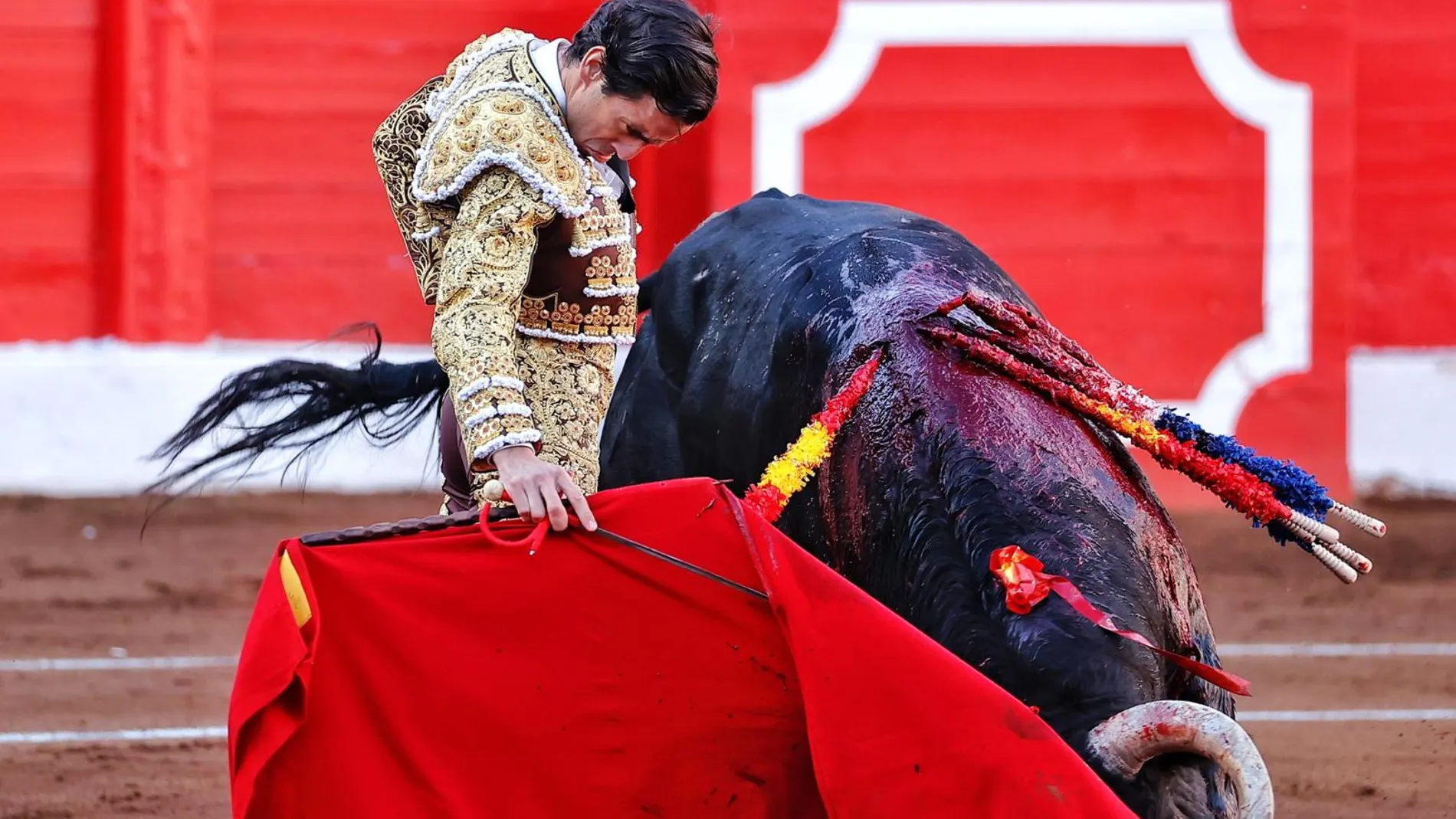 Juan Ortega, en un tremendo muletazo