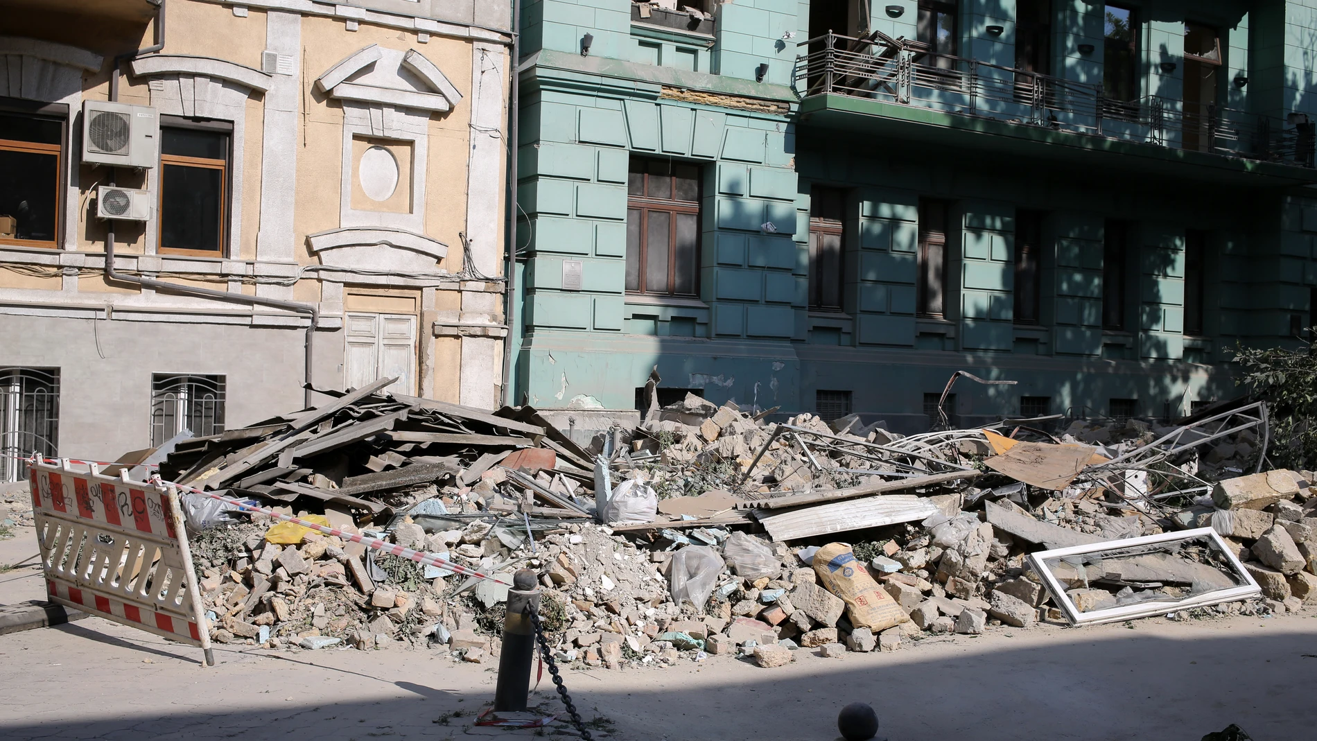 Ucrania.- Mueren dos personas en nuevos ataques de Rusia contra Odesa y una localidad en la provincia de Járkov