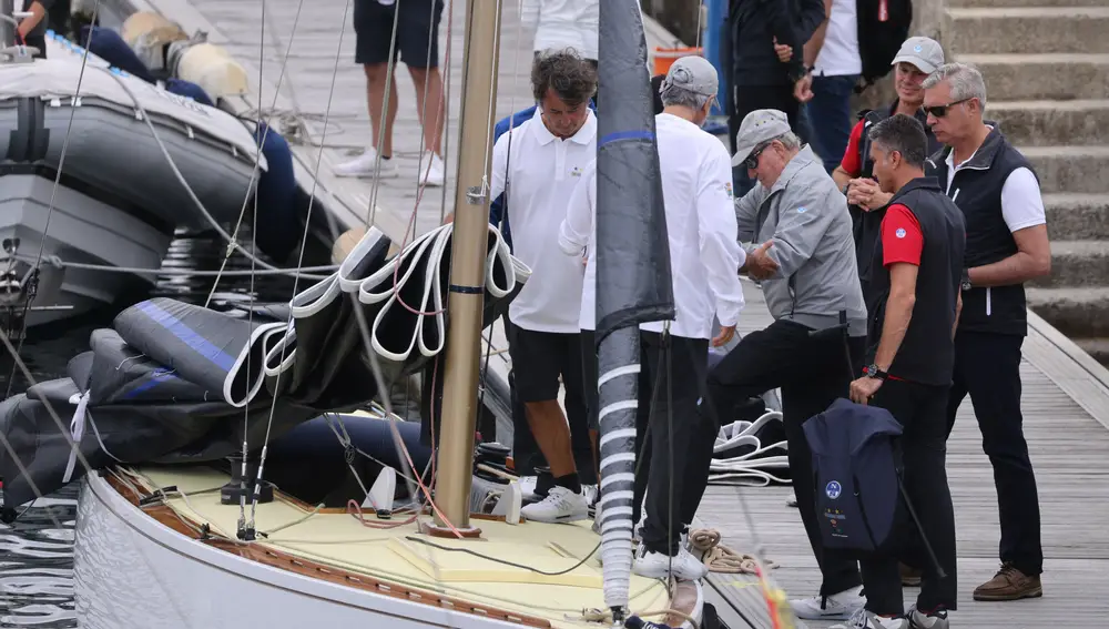 El Rey Juan Carlos subiendo al Bribón en Sanxenxo