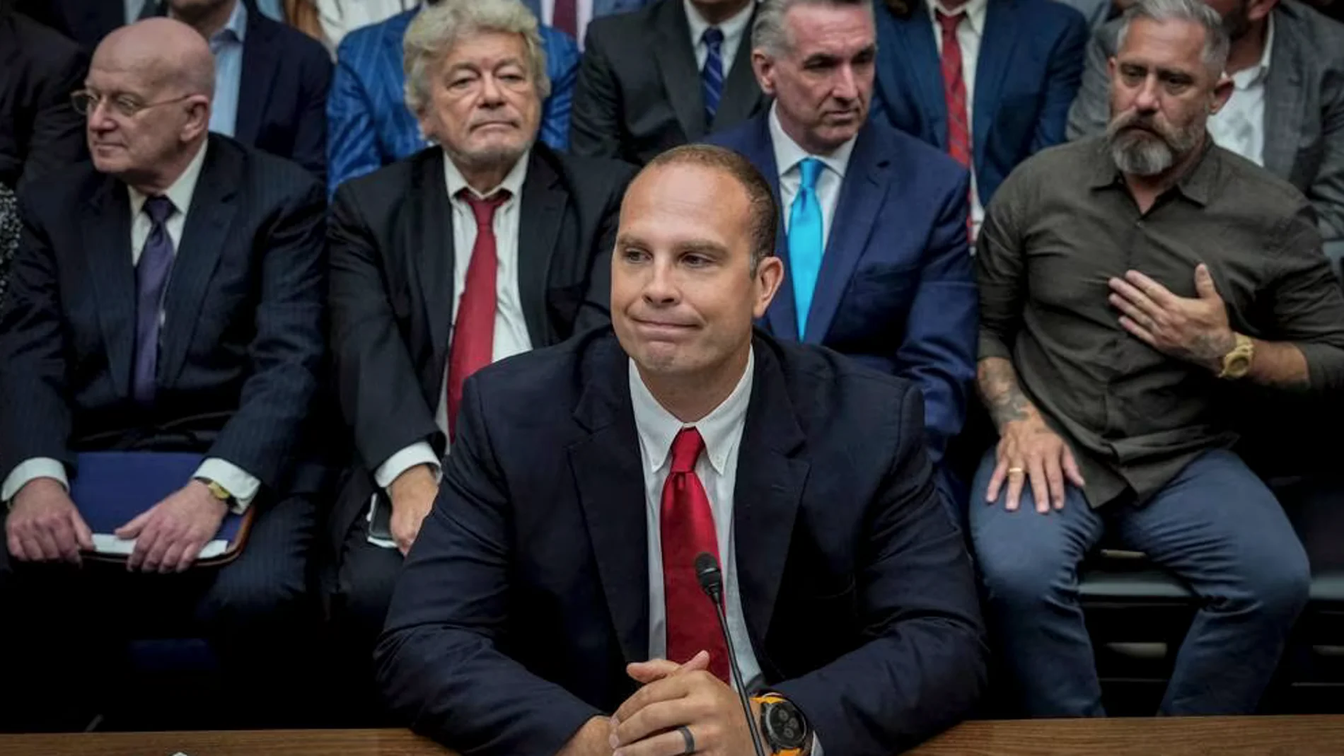 Un ex oficial de EEUU declara bajo juramento que su país ha visto ovnis: «Los restos biológicos que vinieron con algunas de estas recuperaciones, no eran humanos»