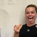 Margot Robbie en posición de plancha por 4:10 minutos, venciendo a todo el equipo de Barbie