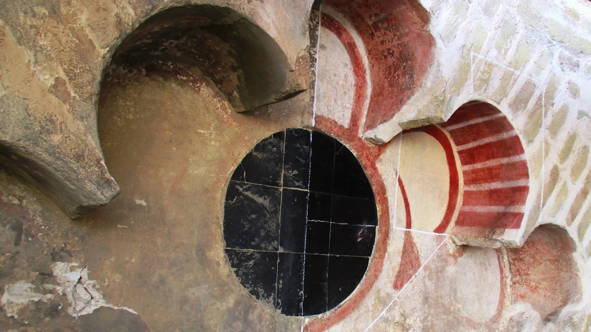 Las obras de restauración de la cara oeste desvearon el color inicial de la Giralda