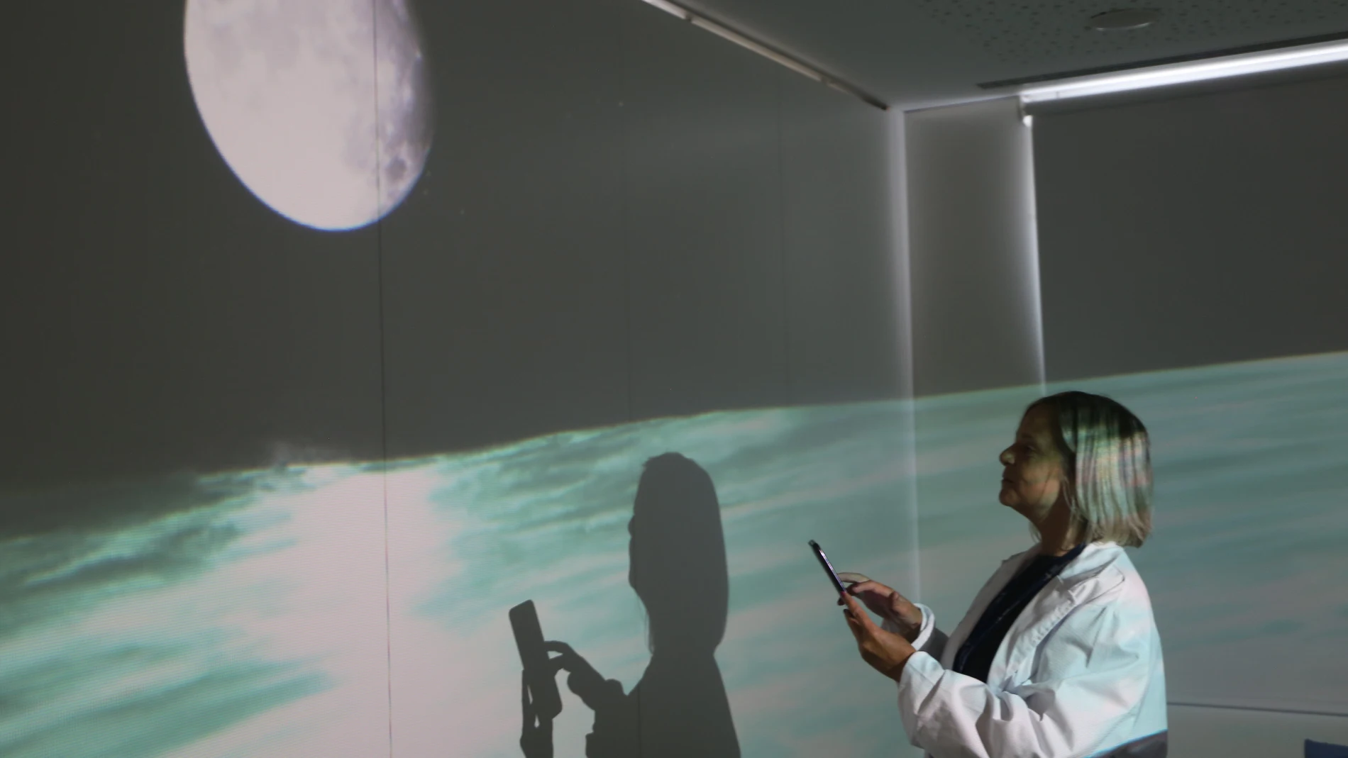 La nueva planta cuenta con un novedoso espacio en el que se proyectan audiovisuales con realidad aumentada inmersiva donde trabajar ejercicios de relajación