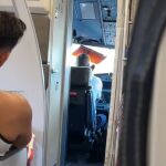 Aventura en el aire: Pasajeros pactan con el piloto de un avión mantener en secreto el destino