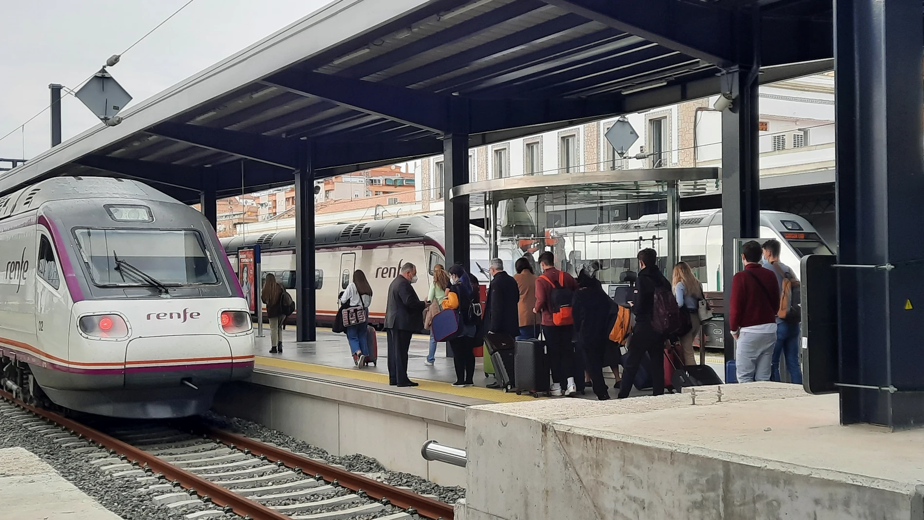El Pleno del Ayuntamiento de Granada reclamó más conexiones directas con Madrid
