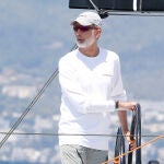 El Rey Felipe VI a bordo del Aifos en Mallorca