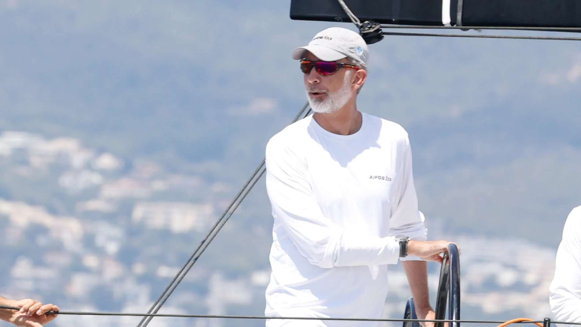 El Rey Felipe VI a bordo del Aifos en Mallorca