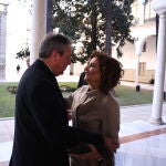 María Jesús Montero junto al secretario general del PSOE-A, Juan Espadas, en el Parlamento andaluz con motivo del Día de Andalucía