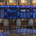 La Bolsa española amplía las pérdidas al 0,33 % pero mantiene los 9.600 puntos