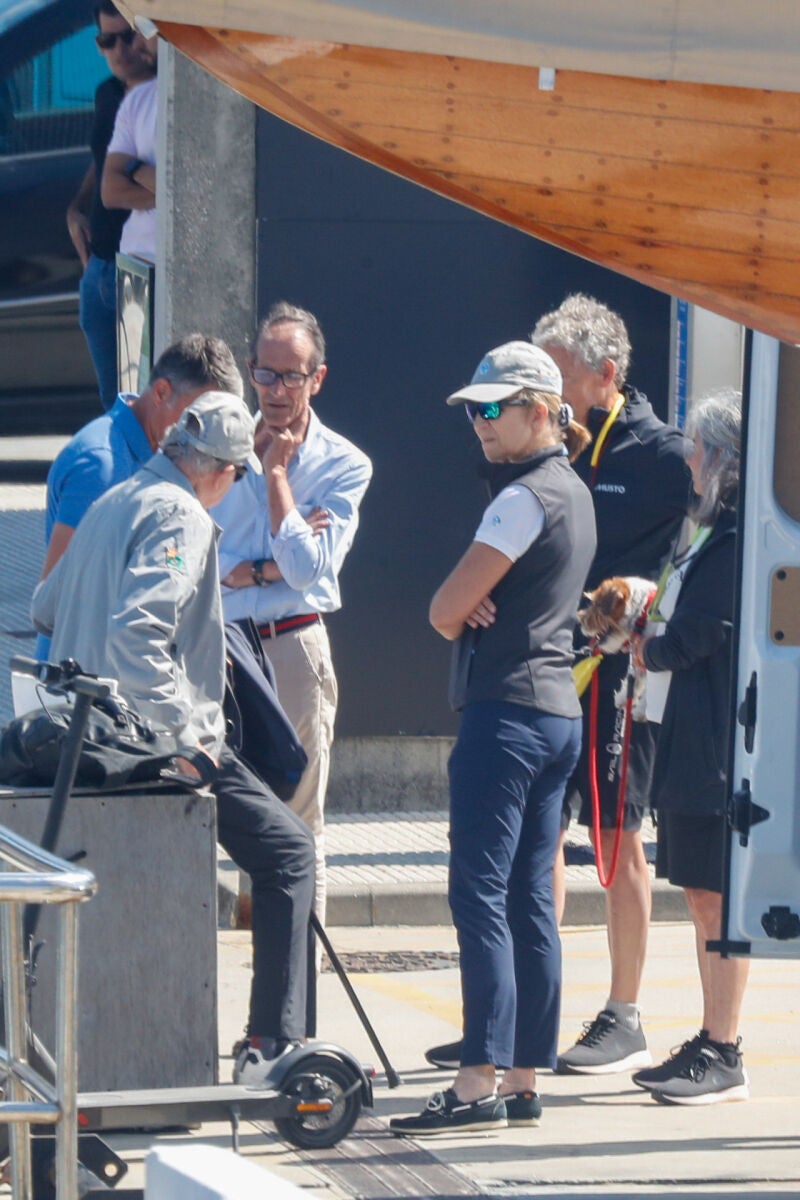 El Rey Juan Carlos, junto a la infanta Elena en el Real Club Náutico de Sanxenxo