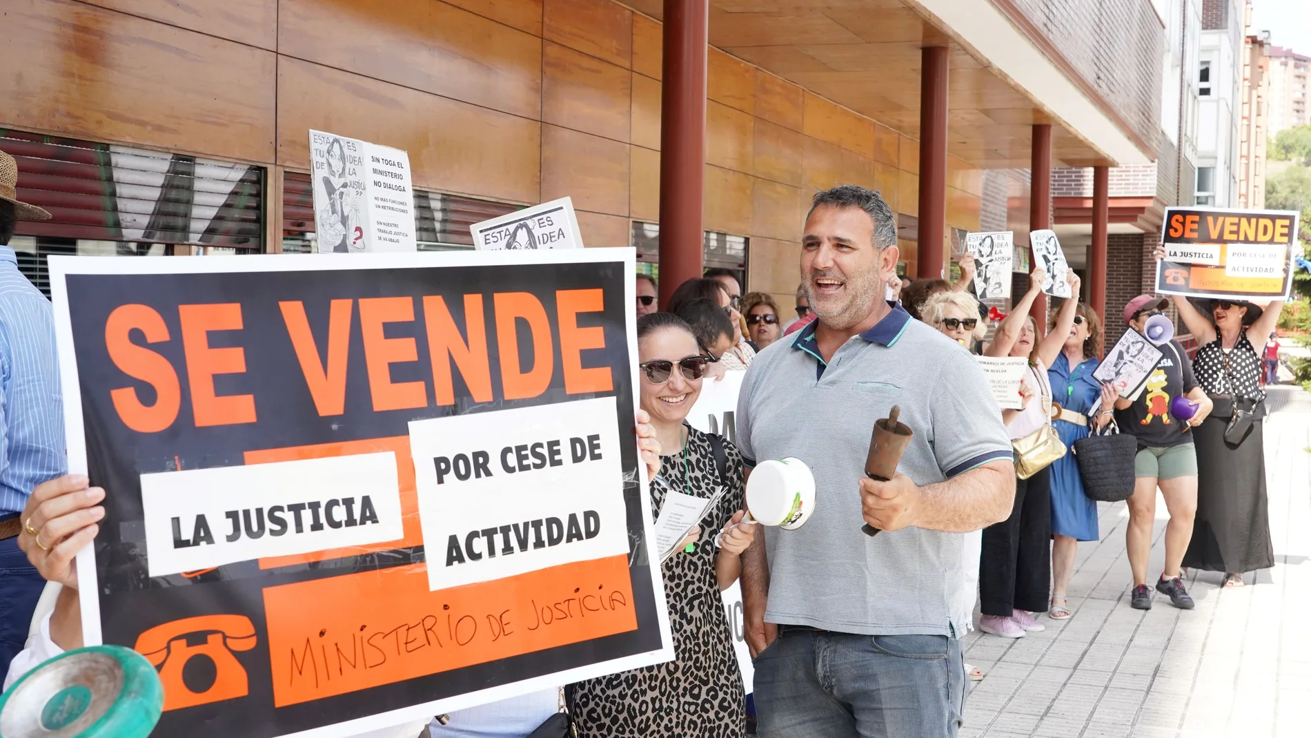 Funcionarios de Justicia durante la huelga