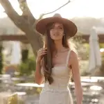 Sara Carbonero con vestido de lino en Cap Roig.