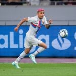 Fútbol.- El FC Barcelona cede al lateral mexicano Julián Araujo a la UD Las Palmas