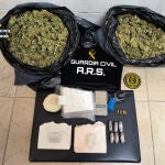 Asistida una anciana de 84 años con dificultades para respirar por toda la droga que almacenaba en su casa