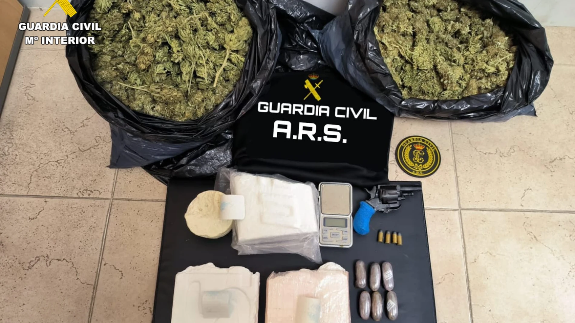 Asistida una anciana de 84 años con dificultades para respirar por toda la droga que almacenaba en su casa