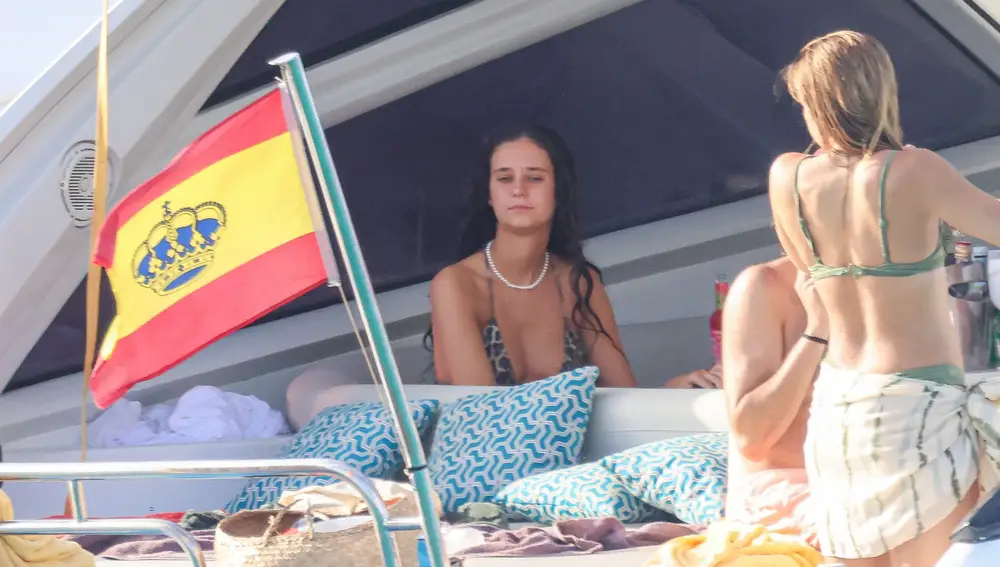 Victoria Federica con amigos en Formentera.