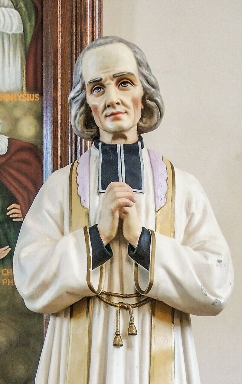 Escultura de San Juan María Vianney