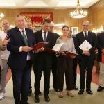 JL Leal / ICAL . El presidente de la Diputación de Zamora, Javier Faúndez, y los presidentes de las cámaras municipales de Vimioso, Miranda Do Douro y Bragança (Portugal) atienden a los medios de comunicación tras la aprobación de la declaración institucional de apoyo al proyecto de Alta Velocidad Ferroviaria de la zona norte de Portugal por parte del Pleno de la Diputación.