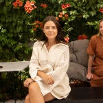 Isa Hernáez y Ari Cascón, autoras del Podcast Está de moda. 