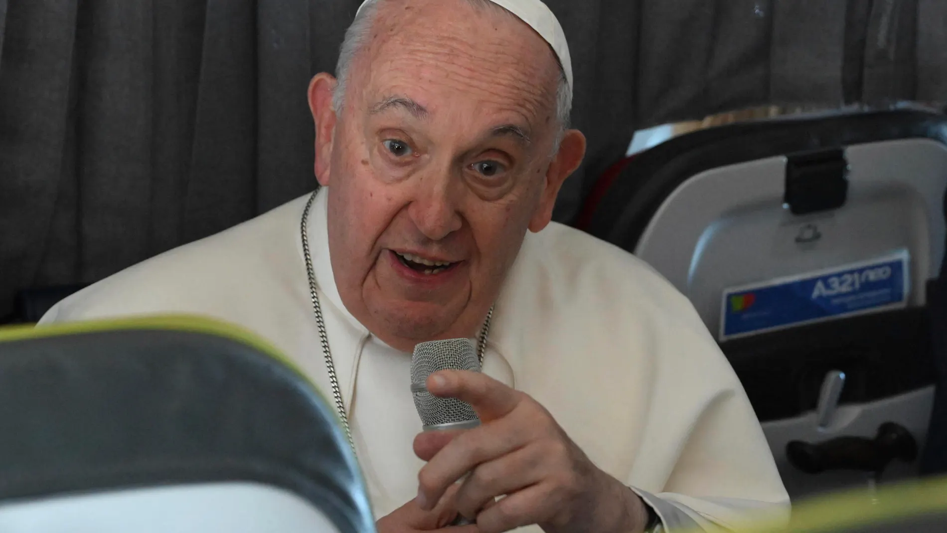 El Papa habla a los periodistas en el vuelo de vuelta de la JMJ