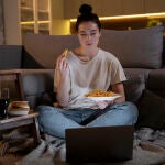 No solo aconsejan qué cenar... sino la hora