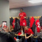 ¿Udoka o John Legend? La Impactante Actuación en el Vestuario de Swindon Town