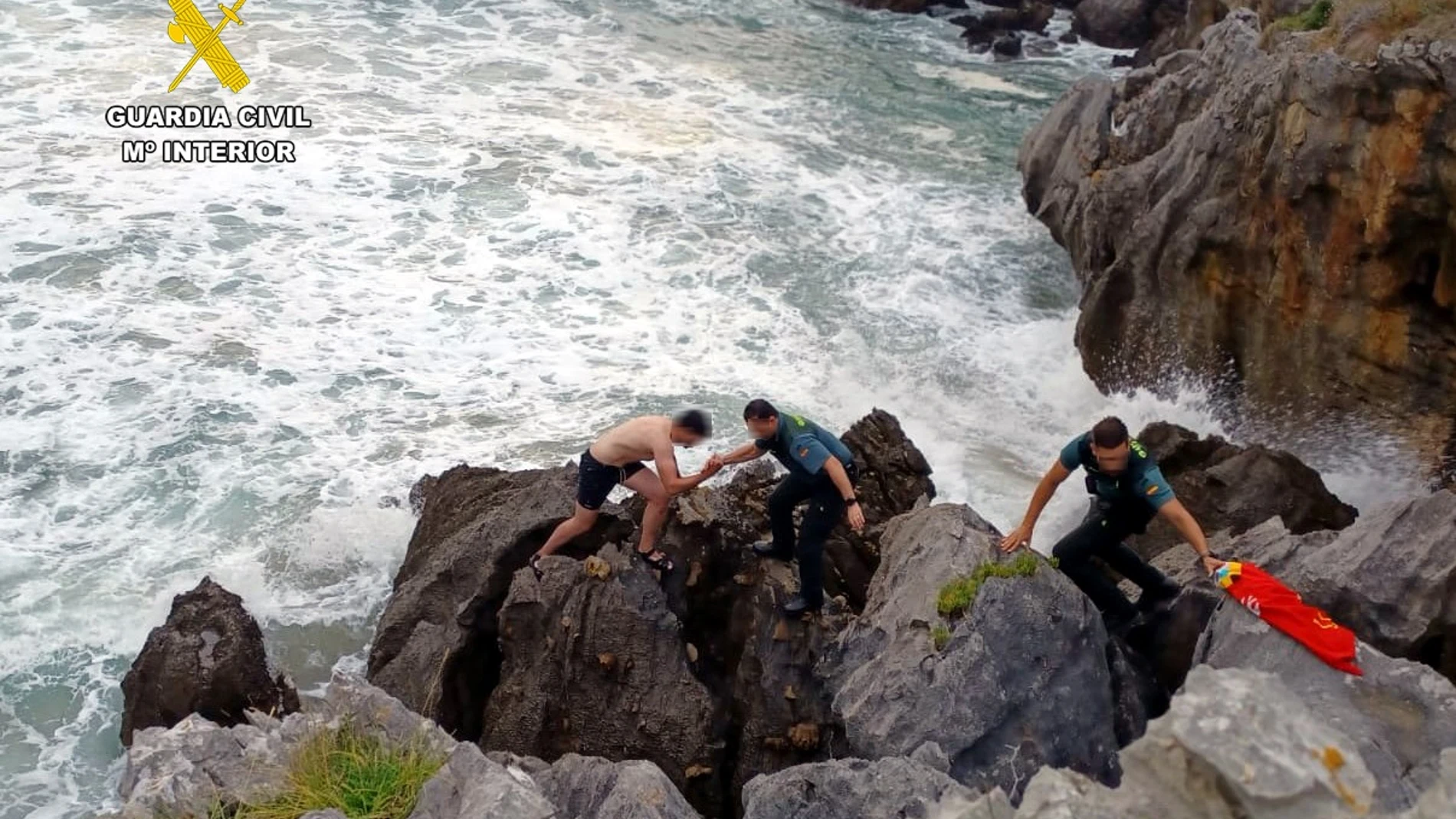 Rdo. Nota De Prensa Guardia Civil (Rescatado Un Joven En La Playa De Sonabia Que No Podía Salir Del Mar Por Sus Medios) GUARDIA CIVIL 07/08/2023