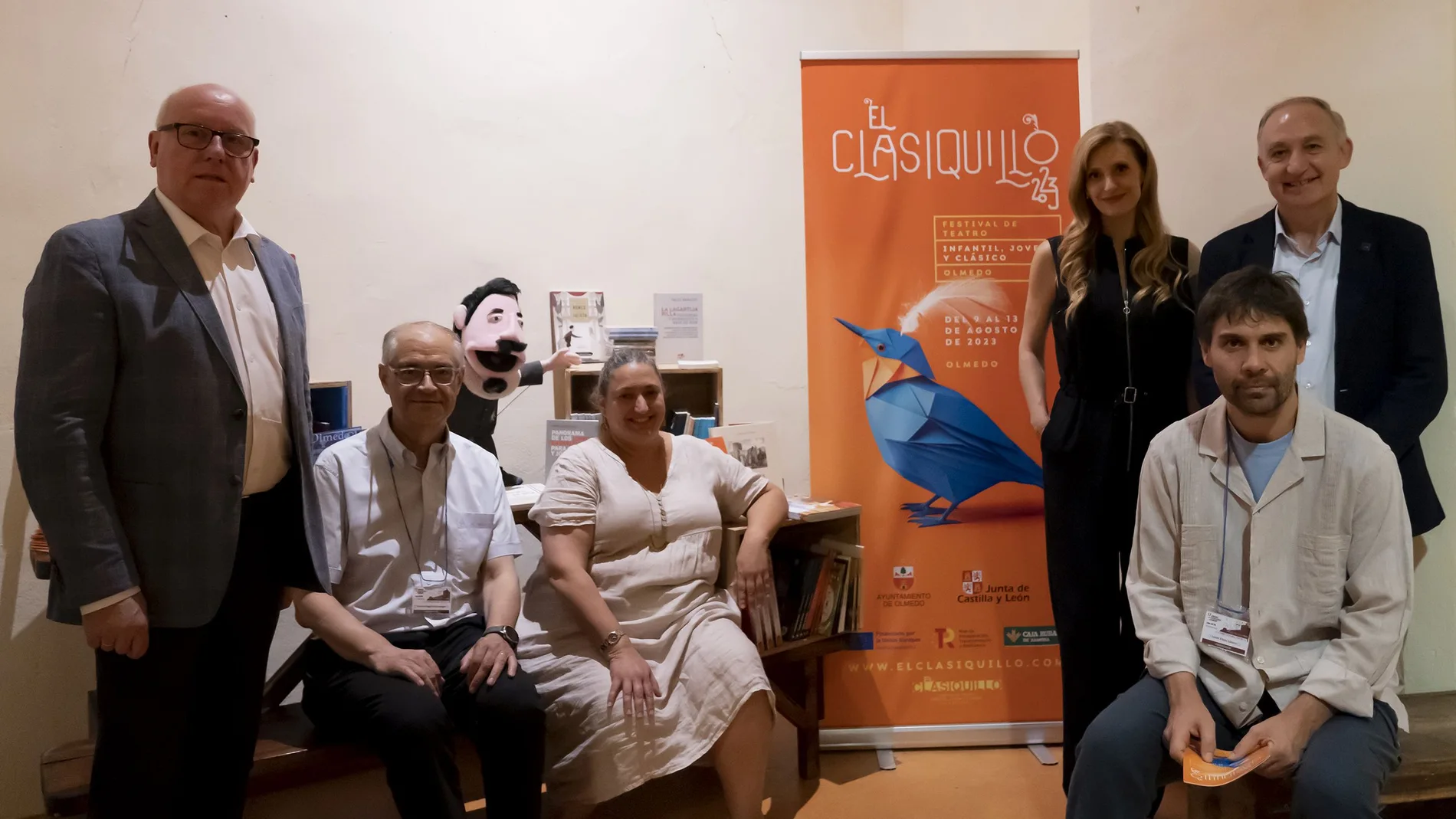 El alcalde de Olmedo, Alfonso Centeno, el director del Festival de Teatro Clásico de Olmedo, Germán Vega; la responsable de formación del Festival El Clasiquillo, Esther Pérez; la viceconsejera de Acción Cultural, Mar Sancho; el rector de la UVa, Antonio Largo Cabrerizo; y el productor y director del Festival El Clasiquillo, Javier Pérez