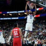 Mikal Bridges anota con un mate ante Puerto Rico