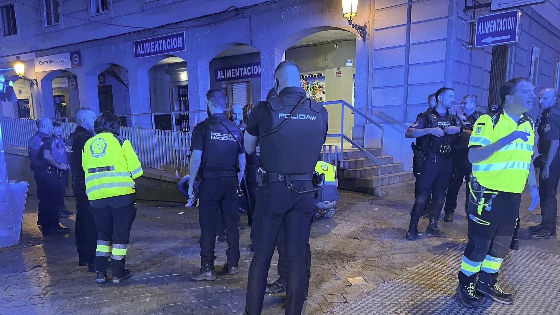 Operativo policial con 13 jóvenes detenidos, nueve de ellos heridos, tras una reyerta multitudinaria en la madrileña plaza de Marqués de Vadillo, en el distrito de Carabanchel