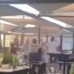 Brutal batalla campal con botellas por el aire en medio de un restaurante
