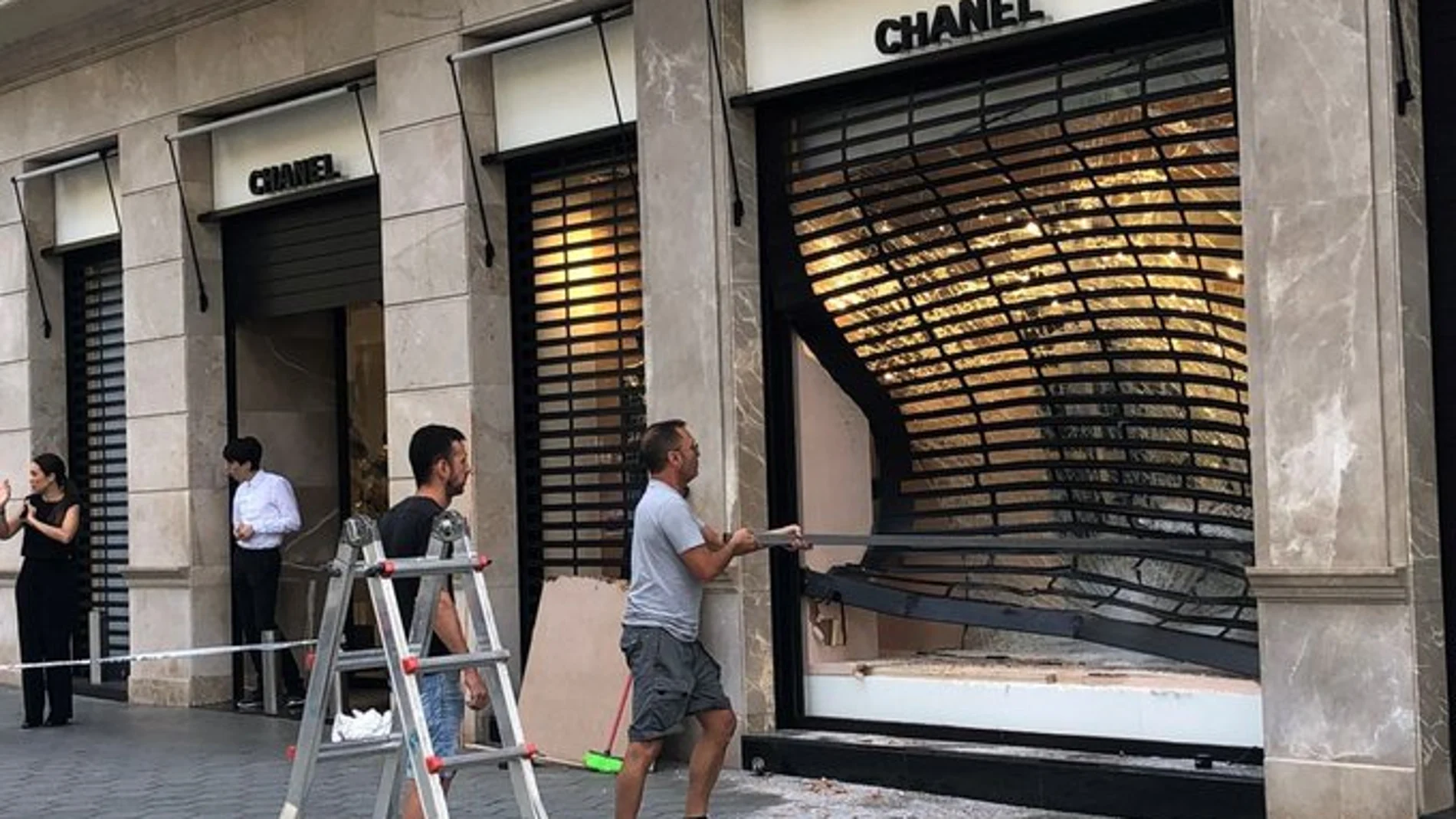 Aspecto de la tienda en la mañana del robo