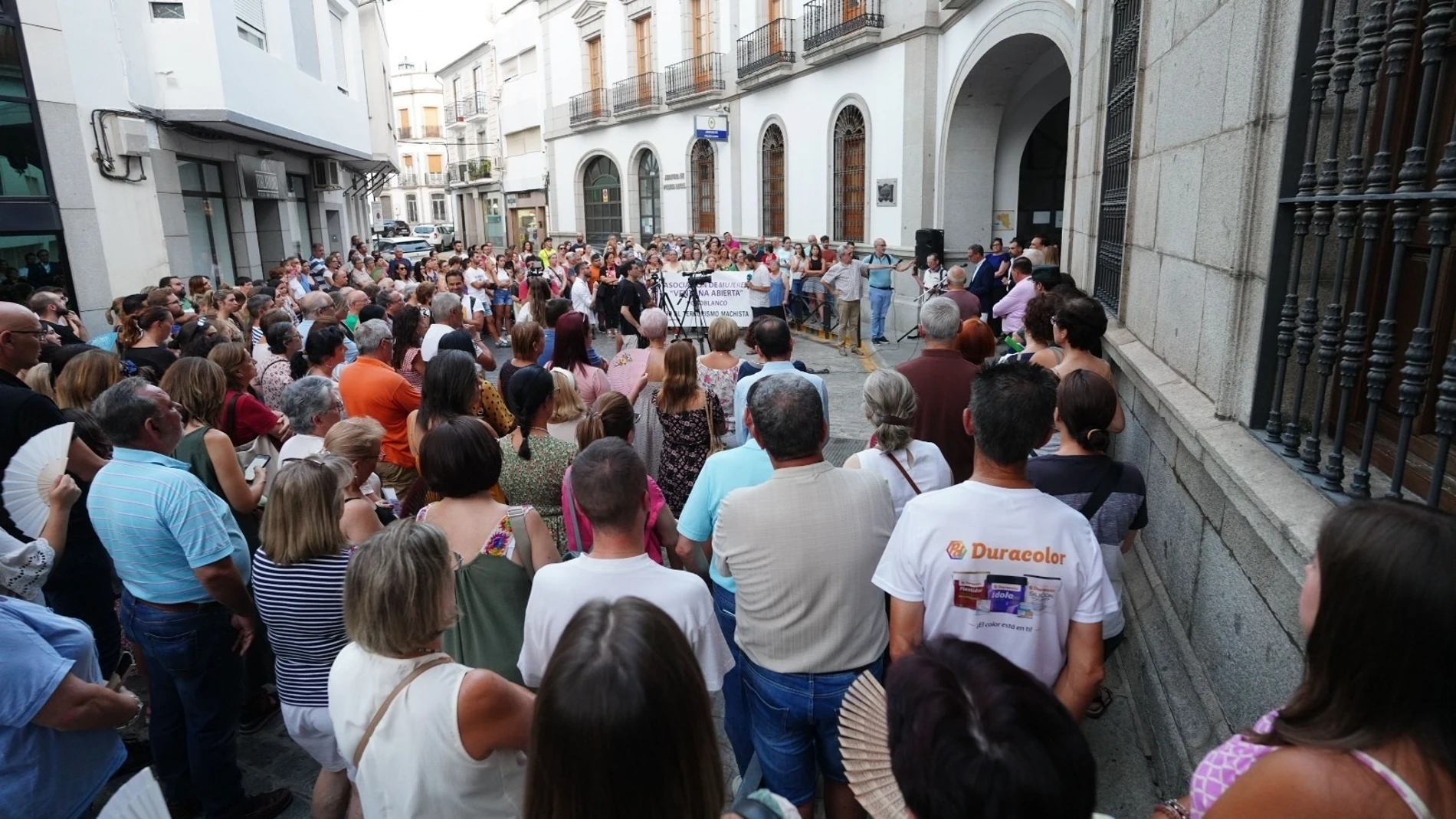Concentración de repulsa por el asesinato machista de Pozoblanco (Córdoba)
