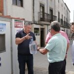 El presidente de la Diputación y diputado de Medio Ambiente, Javier Faúndez, visita la planta de ósmosis instalada en Bermillo de Sayago con motivo de la problemática en el consumo del agua.